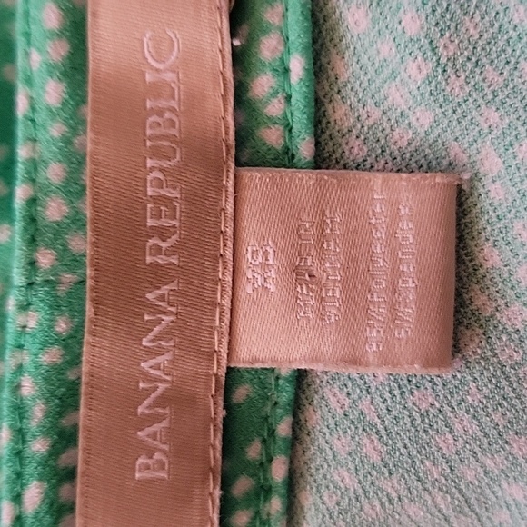 BANANA REPUBLIC xs green & white print sleeveless peplum top - Picture 3 of 3